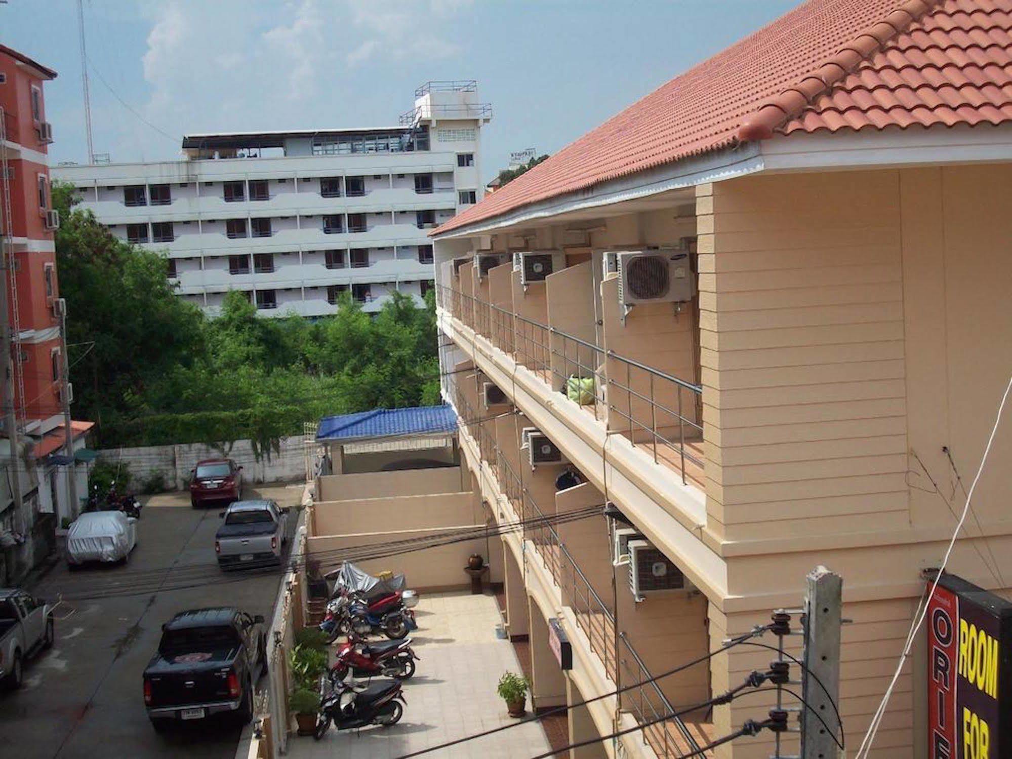 Hostel Orient House Pattaya Exterior foto